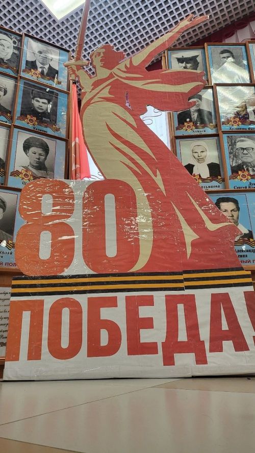 В Лаишевской школе № 2 открылась выставка, посвященная 80-летию Великой Победы