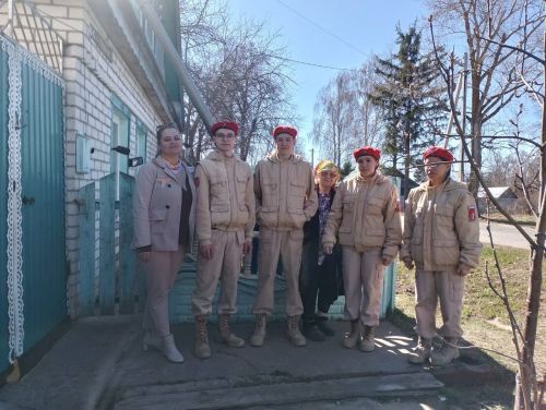 Лаишевские юнармейцы и социальные работники оказывают помощь матери участника СВО