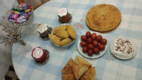 Праздничный стол Веры Курынцевой — это торжество весны