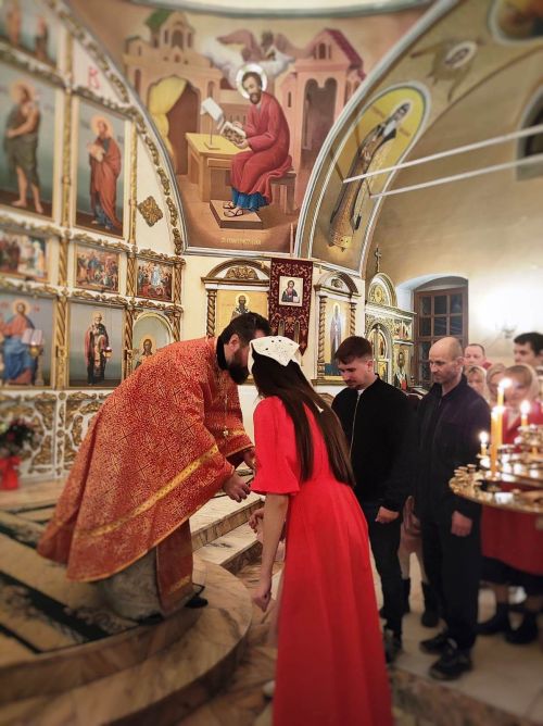 В селе Никольском праздничная служба завершилась колокольным звоном на рассвете