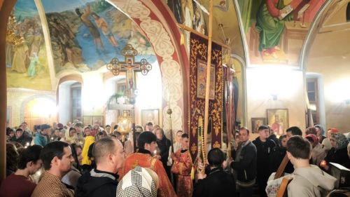 Читатели делятся кадрами пасхальной службы