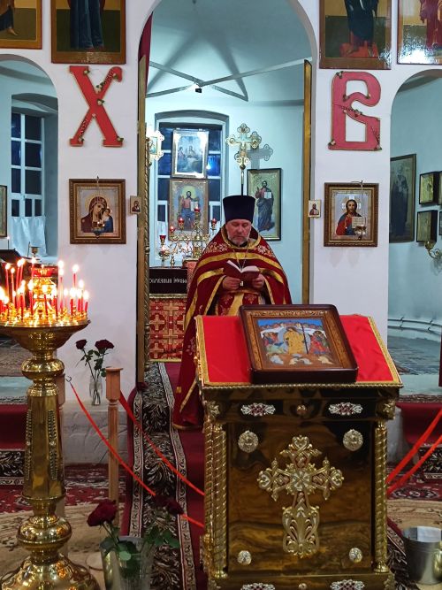 Читатели делятся кадрами пасхальной службы