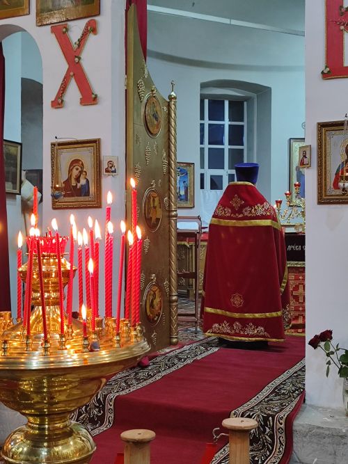 Читатели делятся кадрами пасхальной службы