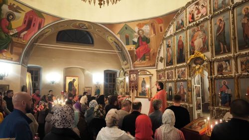 Читатели делятся кадрами пасхальной службы