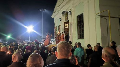 Читатели делятся кадрами пасхальной службы