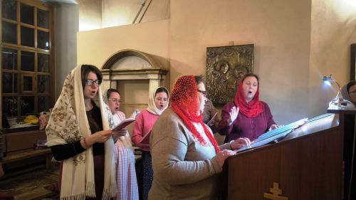 Читатели делятся кадрами пасхальной службы