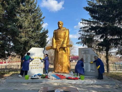 В Лаишевском районе провели субботники у памятников павшим воинам