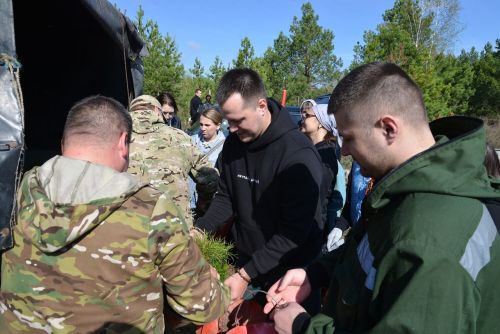 Добровольцы приехали в Лаишевский район, чтобы высадить деревья
