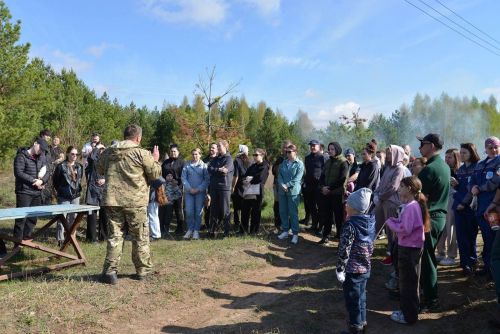 Үз теләкләре белән Лаеш районына агач утыртырга килгәннәр