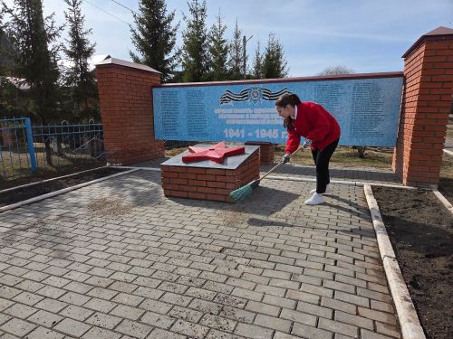 В Лаишевском районе юнармейцы провели патриотическую акцию «Обелиск»