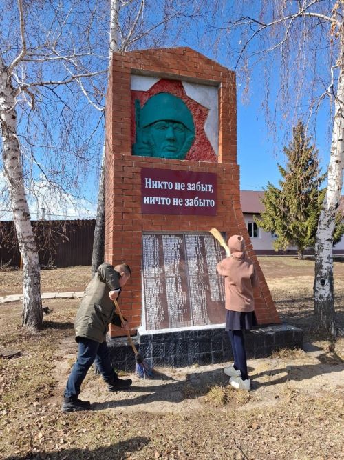 В Лаишевском районе продолжается акция «Чистый обелиск»