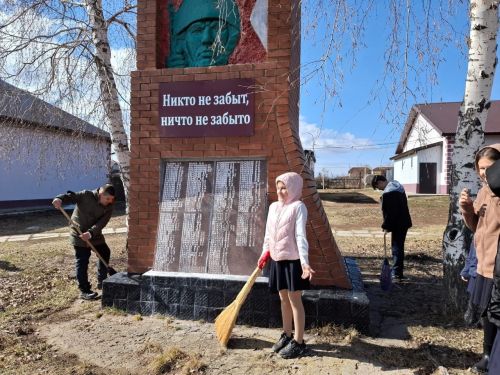 В Лаишевском районе продолжается акция «Чистый обелиск»