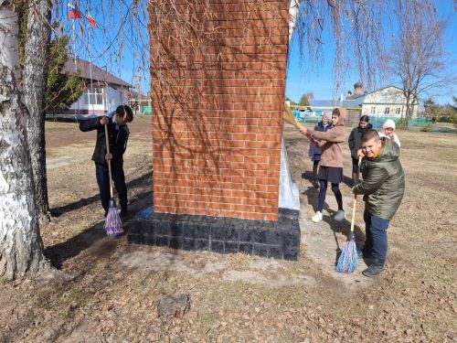 В Лаишевском районе продолжается акция «Чистый обелиск»