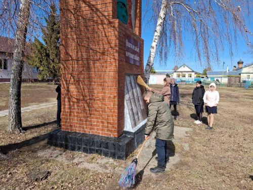 В Лаишевском районе продолжается акция «Чистый обелиск»