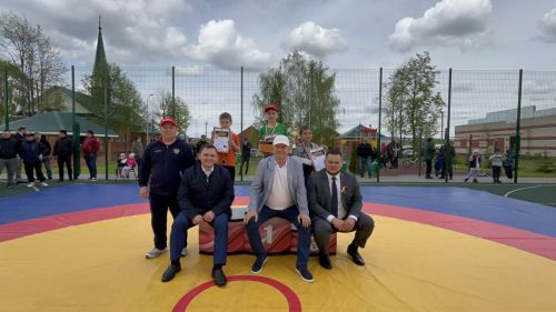 Пәрәү авылында Җиңүнең 80 еллыгына багышланган көрәш буенча турнир узды!