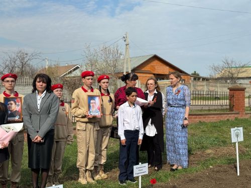 В Лаишевской школе № 2 появилась «Аллея Памяти»