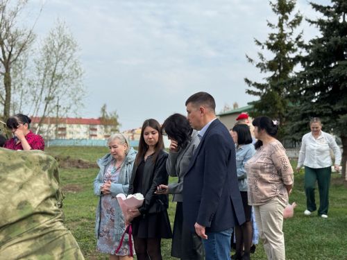 В Лаишевской школе № 2 появилась «Аллея Памяти»