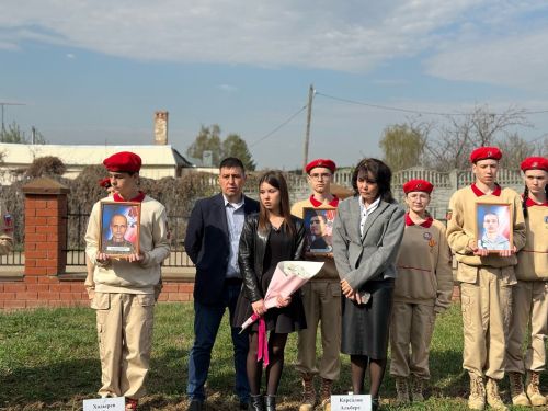 В Лаишевской школе № 2 появилась «Аллея Памяти»
