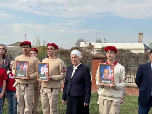 В Лаишевской школе № 2 появилась «Аллея Памяти»