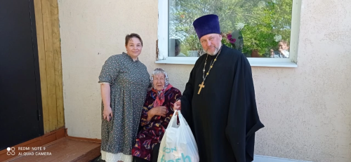 Директор Центра социальной защиты и священник посетили тружеников тыла и детей войны в Лаишевском районе