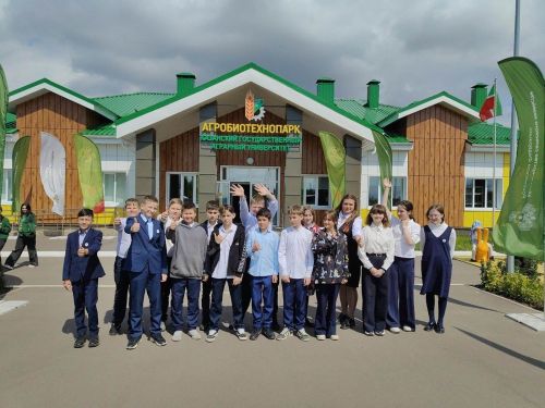 Лаеш районының яшь экологлары селекционерларның ничек эшләвен белделәр