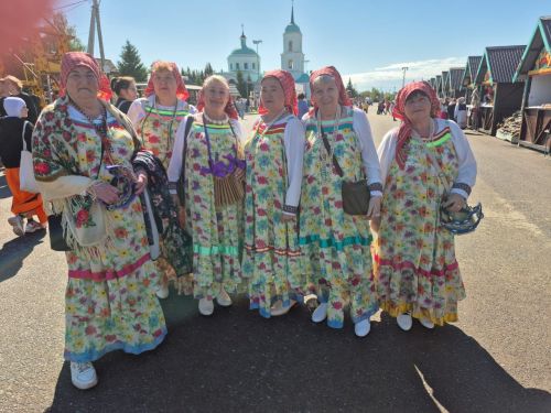 Каравон встречает друзей