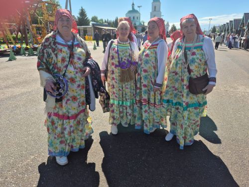 Каравон встречает друзей