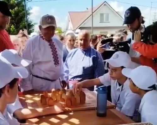 Ученики Среднедевятовской школы блеснули на «Каравоне»
