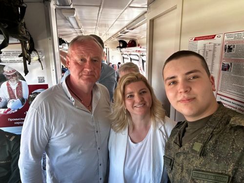Парни выбирают путь чести и мужества