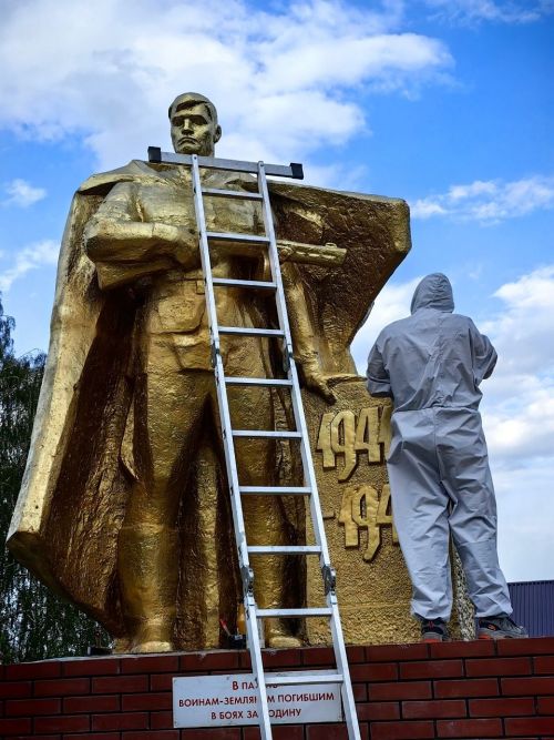 Реставраторы отремонтировали в Лаишевском районе памятник участникам Великой Отечественной войны