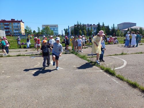Библиотекари организовали для лаишевских ребят игровую программу «Пусть детство звонкое смеется»
