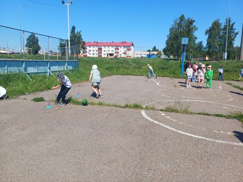 Библиотекари организовали для лаишевских ребят игровую программу «Пусть детство звонкое смеется»