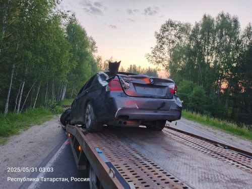 Перевернувшийся BMW: Двое пострадавших в Лаишевском районе