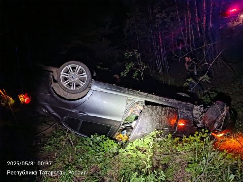 Перевернувшийся BMW: Двое пострадавших в Лаишевском районе