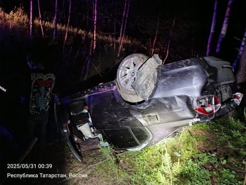 Перевернувшийся BMW: Двое пострадавших в Лаишевском районе