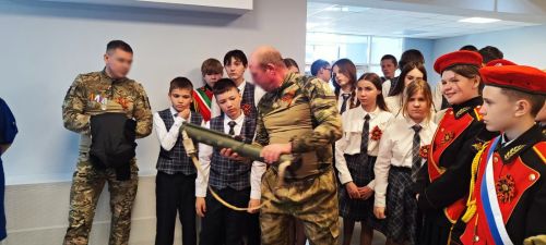 Волонтеры СВО рассказали лицеистам Лаишевского района о своем призвании