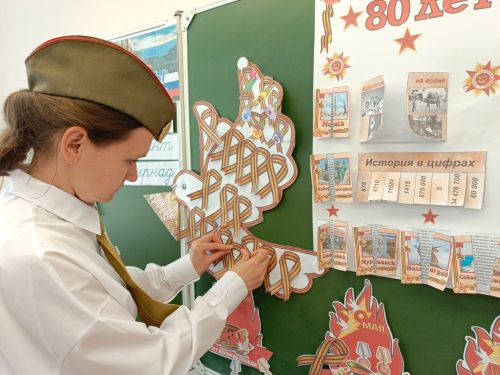 В Орловской сельской библиотеке провела мастер-класс «Открытка ко Дню Победы»