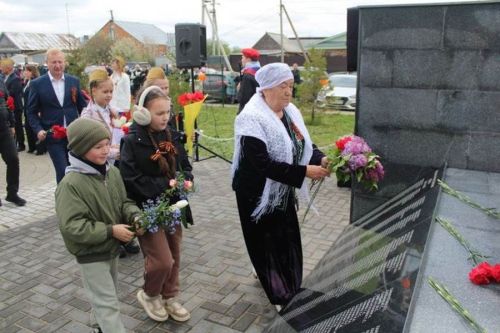 Лаеш районының Хәерби авылында сугыш хәрәкәтләрендә катнашучы авылдашларына һәйкәл ачылды