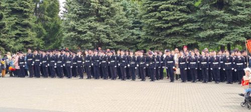 Лаешлылар Җиңү паркындагы Мәңгелек утка чәчәкләр салдылар