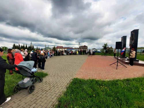 В Атабаево почтили память павших героев в День Победы