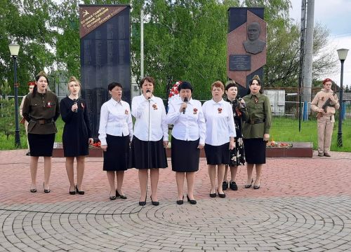 В Атабаево почтили память павших героев в День Победы