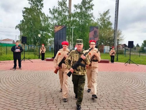В Атабаево почтили память павших героев в День Победы