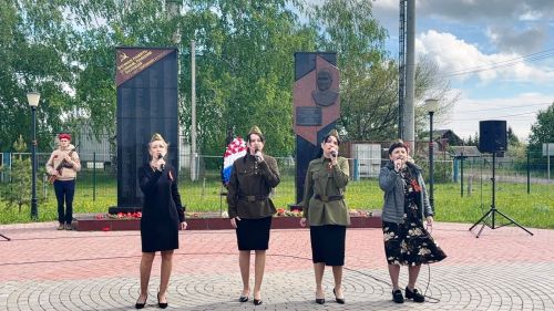 В Атабаево почтили память павших героев в День Победы
