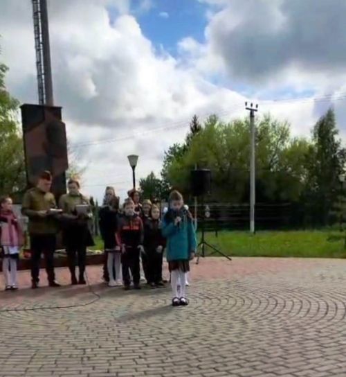 В Атабаево почтили память павших героев в День Победы
