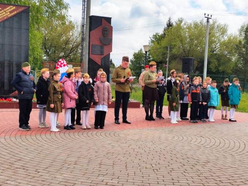 В Атабаево почтили память павших героев в День Победы