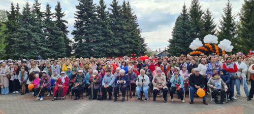 Лаешлылар Җиңү паркындагы Мәңгелек утка чәчәкләр салдылар