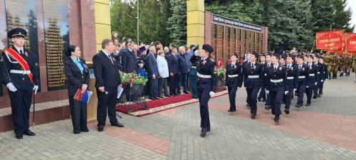 Лаешлылар Җиңү паркындагы Мәңгелек утка чәчәкләр салдылар