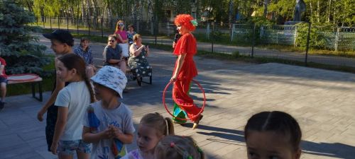 В Лаишевском районе гостями Дня защиты детей стали Карлсон, Кикимора и Баба Яга