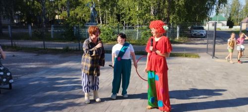 В Лаишевском районе гостями Дня защиты детей стали Карлсон, Кикимора и Баба Яга