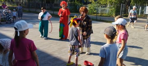 В Лаишевском районе гостями Дня защиты детей стали Карлсон, Кикимора и Баба Яга